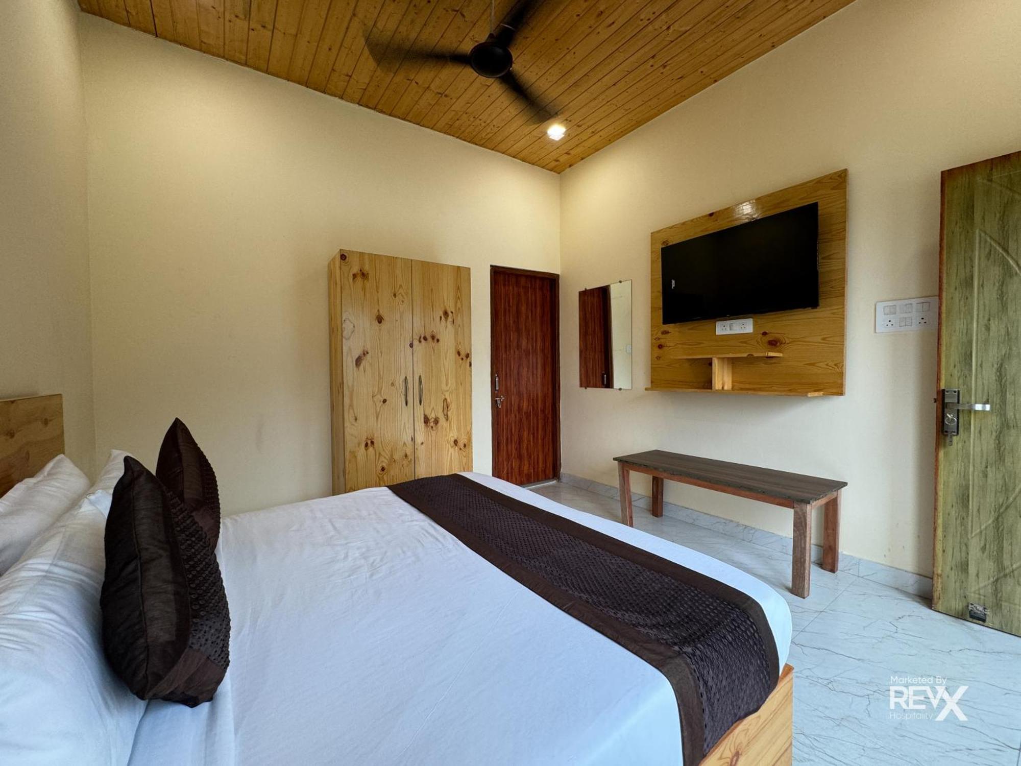 The Leisure Cave On The Ganges Hotel Rishikesh Exterior photo