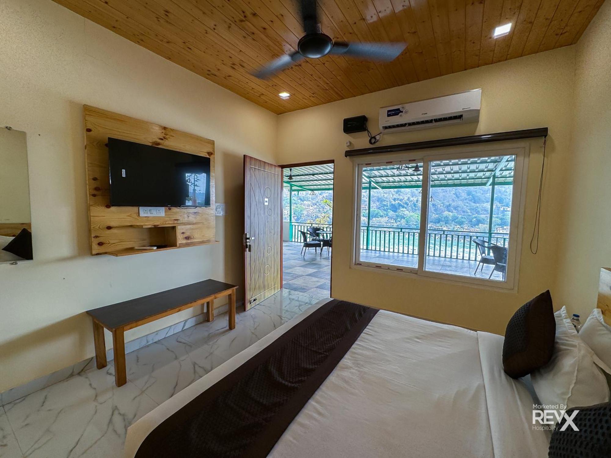 The Leisure Cave On The Ganges Hotel Rishikesh Exterior photo