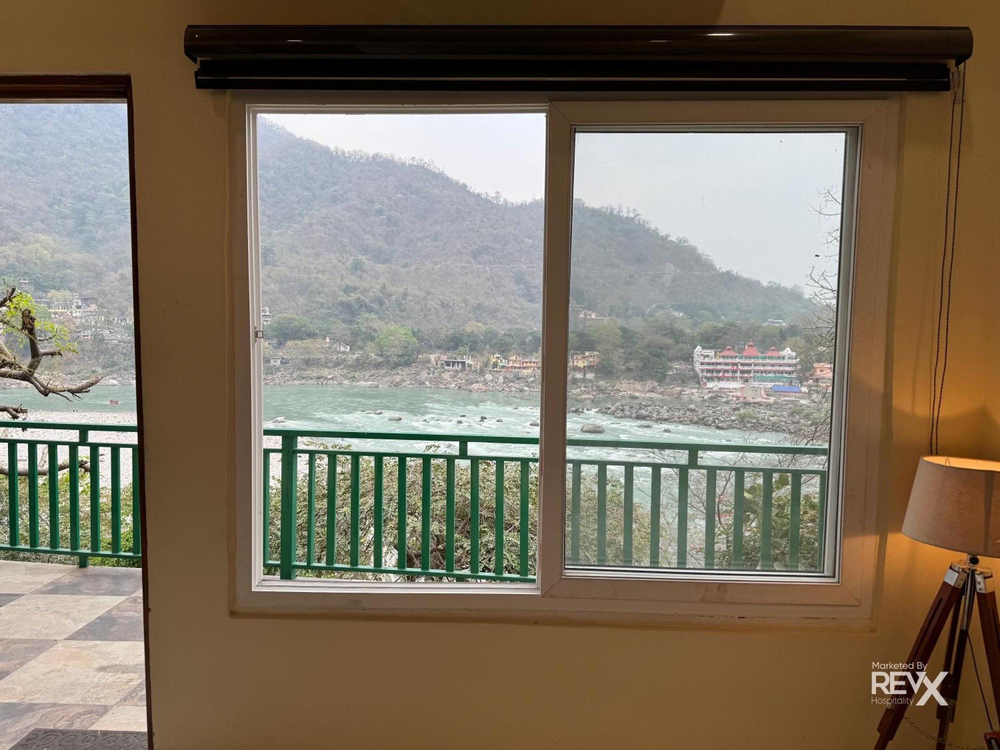 The Leisure Cave On The Ganges Hotel Rishikesh Exterior photo