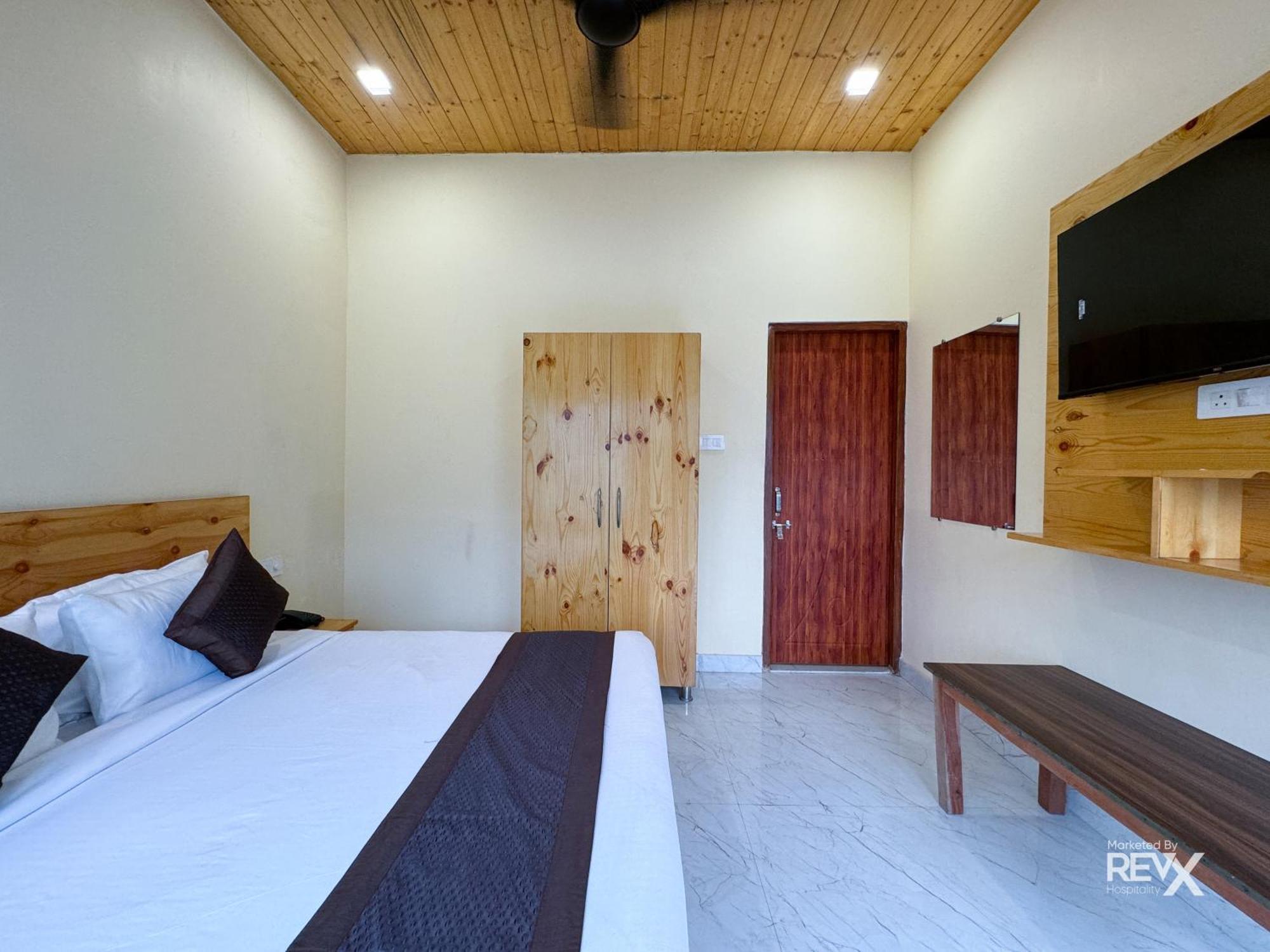 The Leisure Cave On The Ganges Hotel Rishikesh Exterior photo