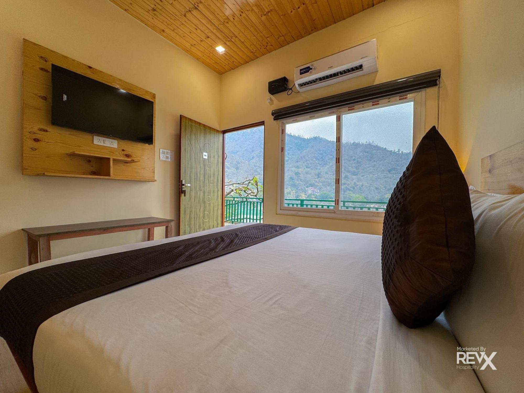 The Leisure Cave On The Ganges Hotel Rishikesh Exterior photo