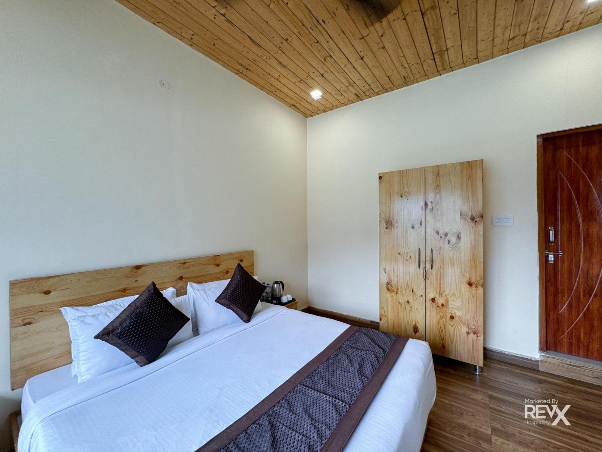 The Leisure Cave On The Ganges Hotel Rishikesh Exterior photo