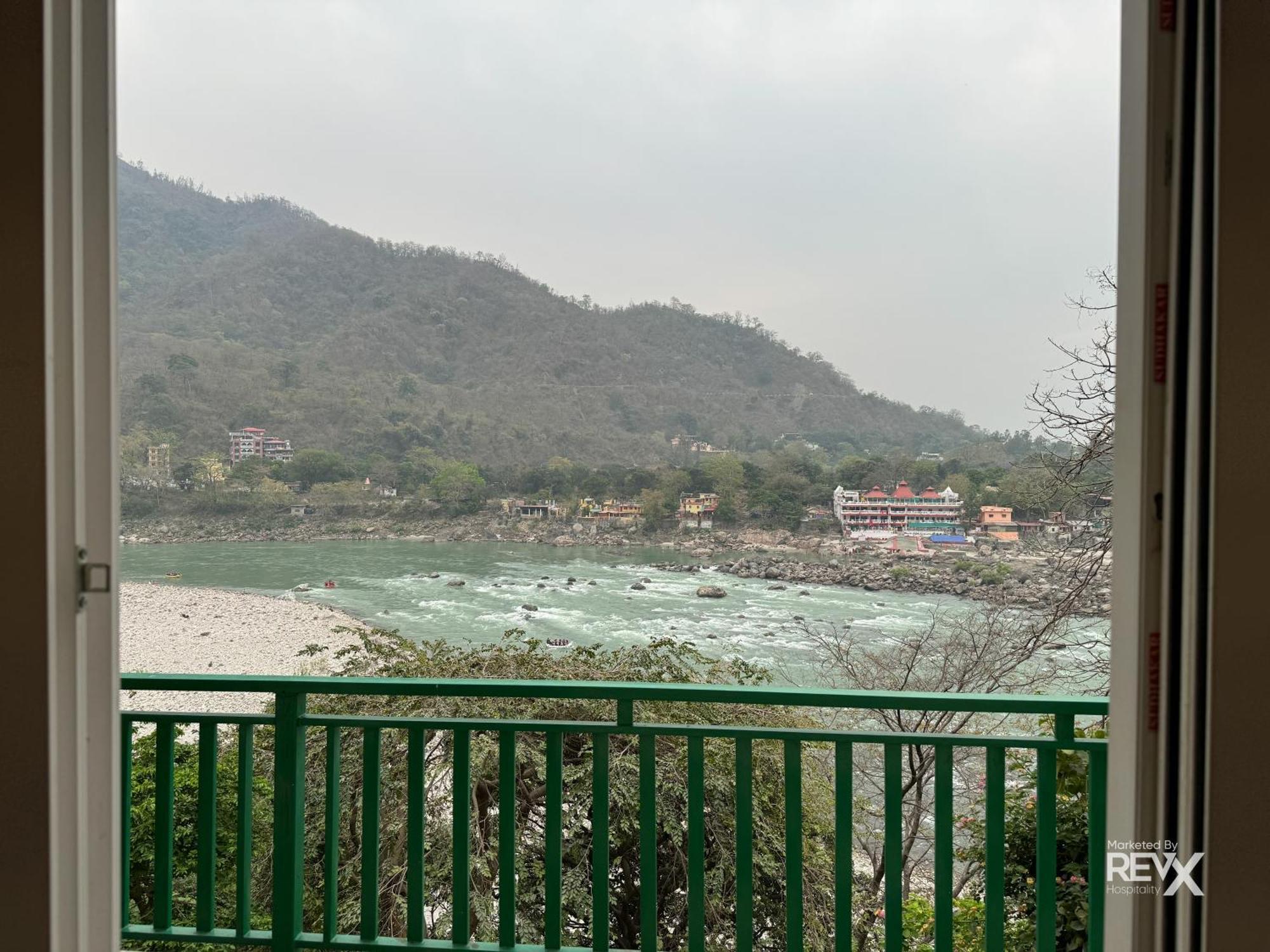 The Leisure Cave On The Ganges Hotel Rishikesh Exterior photo
