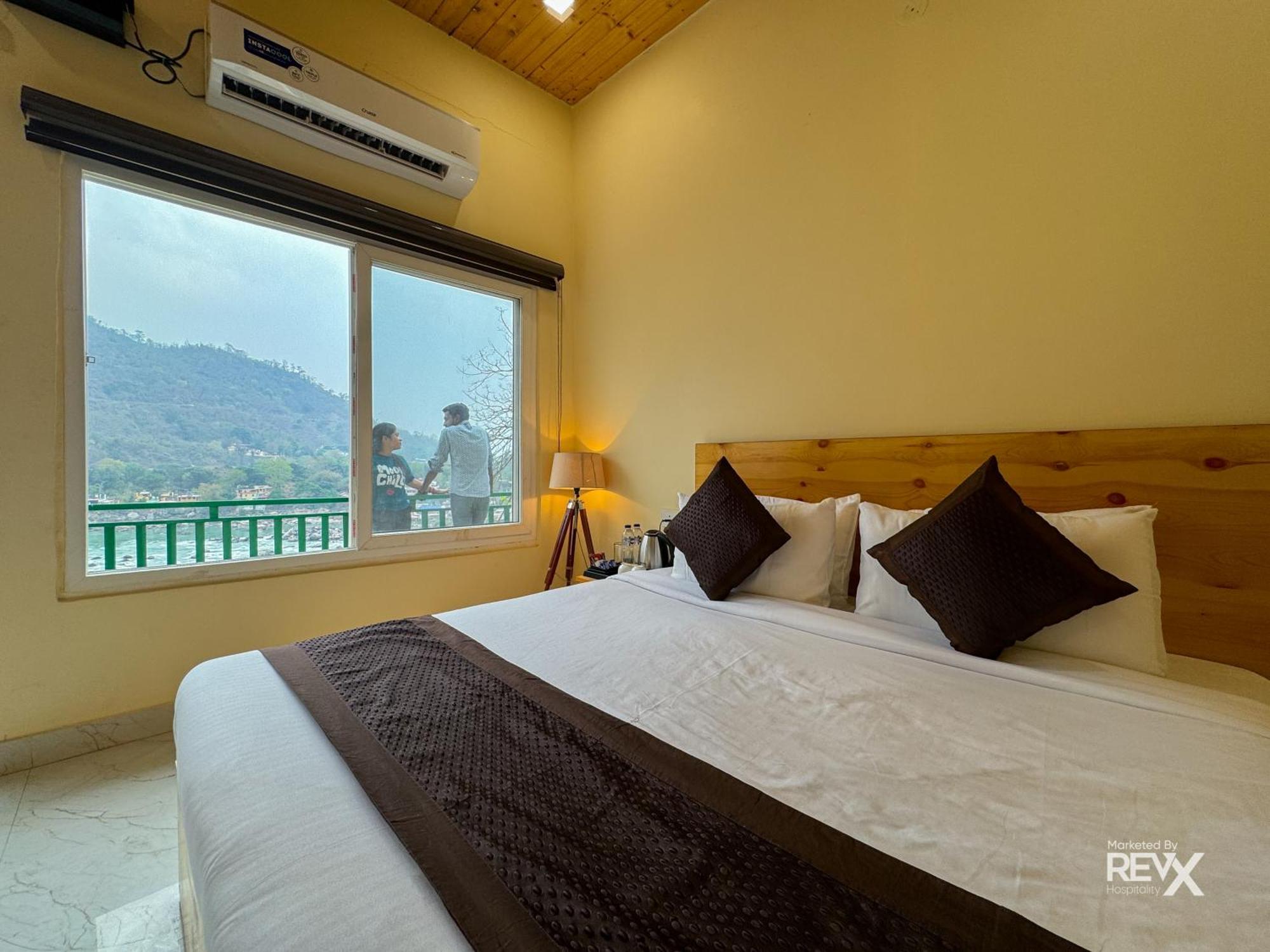 The Leisure Cave On The Ganges Hotel Rishikesh Exterior photo