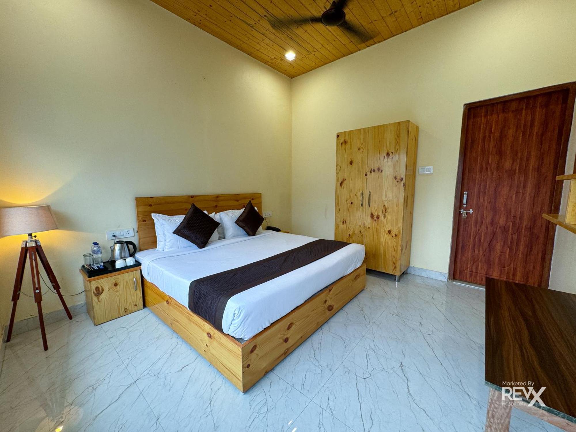 The Leisure Cave On The Ganges Hotel Rishikesh Exterior photo