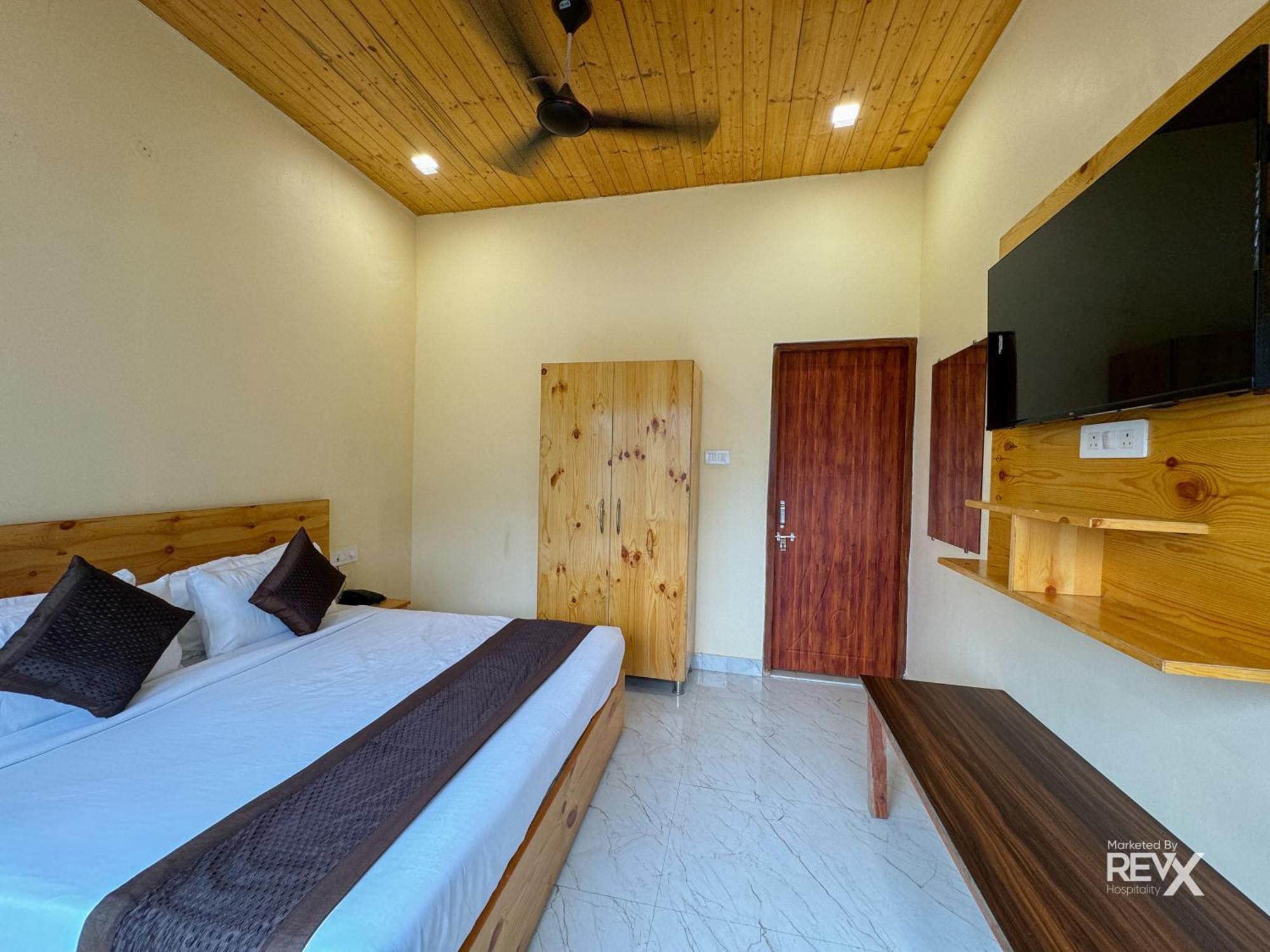 The Leisure Cave On The Ganges Hotel Rishikesh Exterior photo