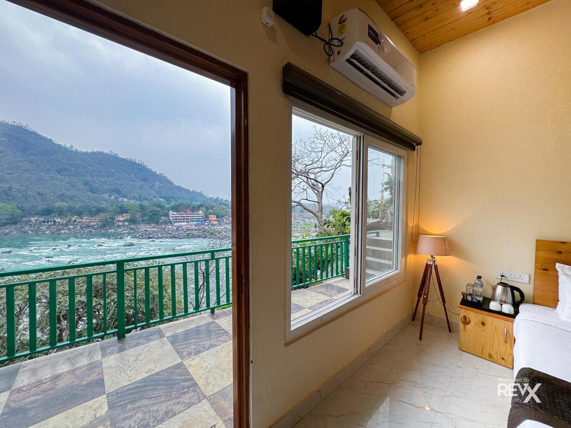 The Leisure Cave On The Ganges Hotel Rishikesh Exterior photo