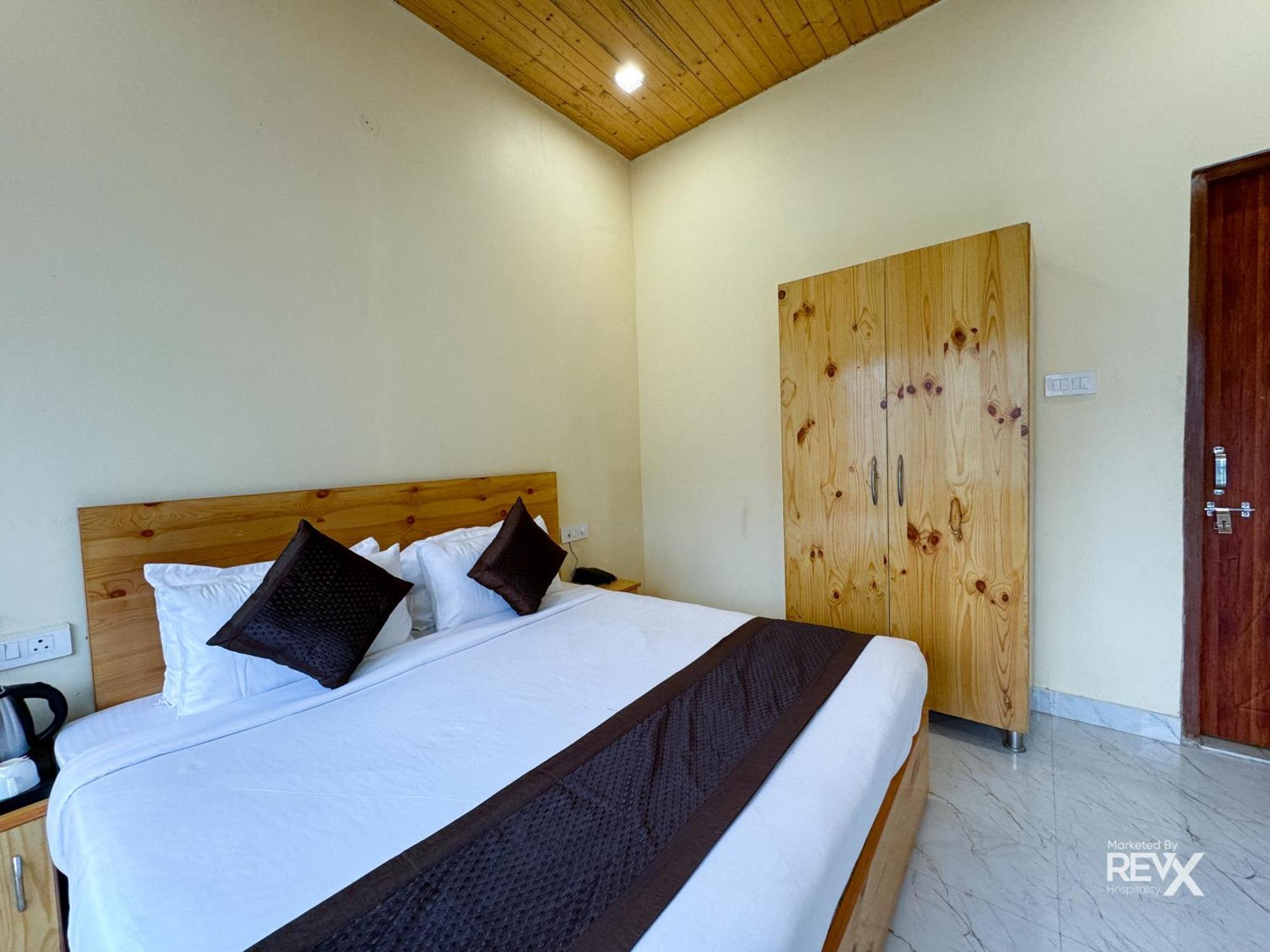 The Leisure Cave On The Ganges Hotel Rishikesh Exterior photo